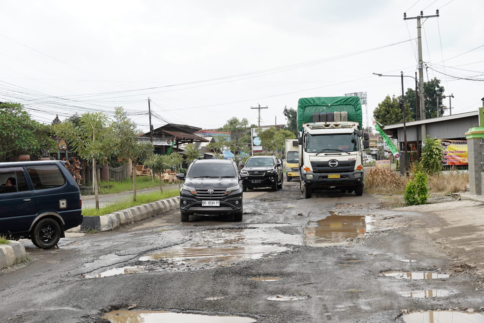 Penanganan Cepat Jalan Rusak Dorong Aktivitas Ekonomi Warga di Daerah